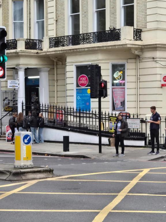 Charming 2 Bedroom, Kensington, Chelsea, Harrods Apartament Londra