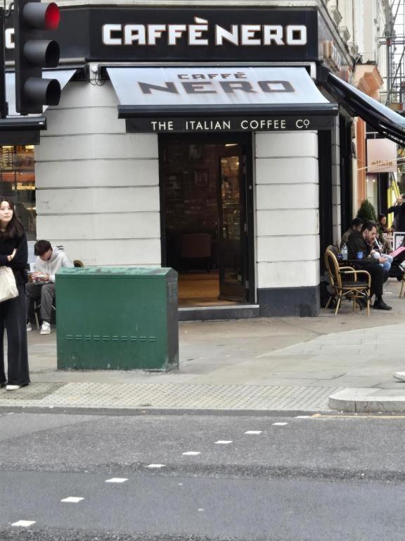 Charming 2 Bedroom, Kensington, Chelsea, Harrods *