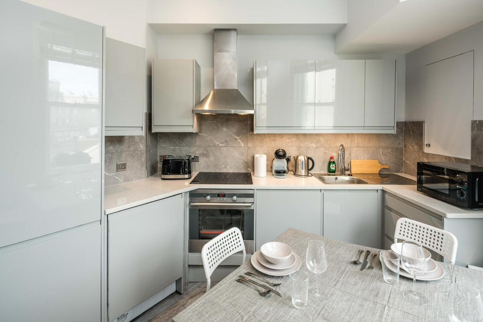 Charming 2 Bedroom, Kensington, Chelsea, Harrods *