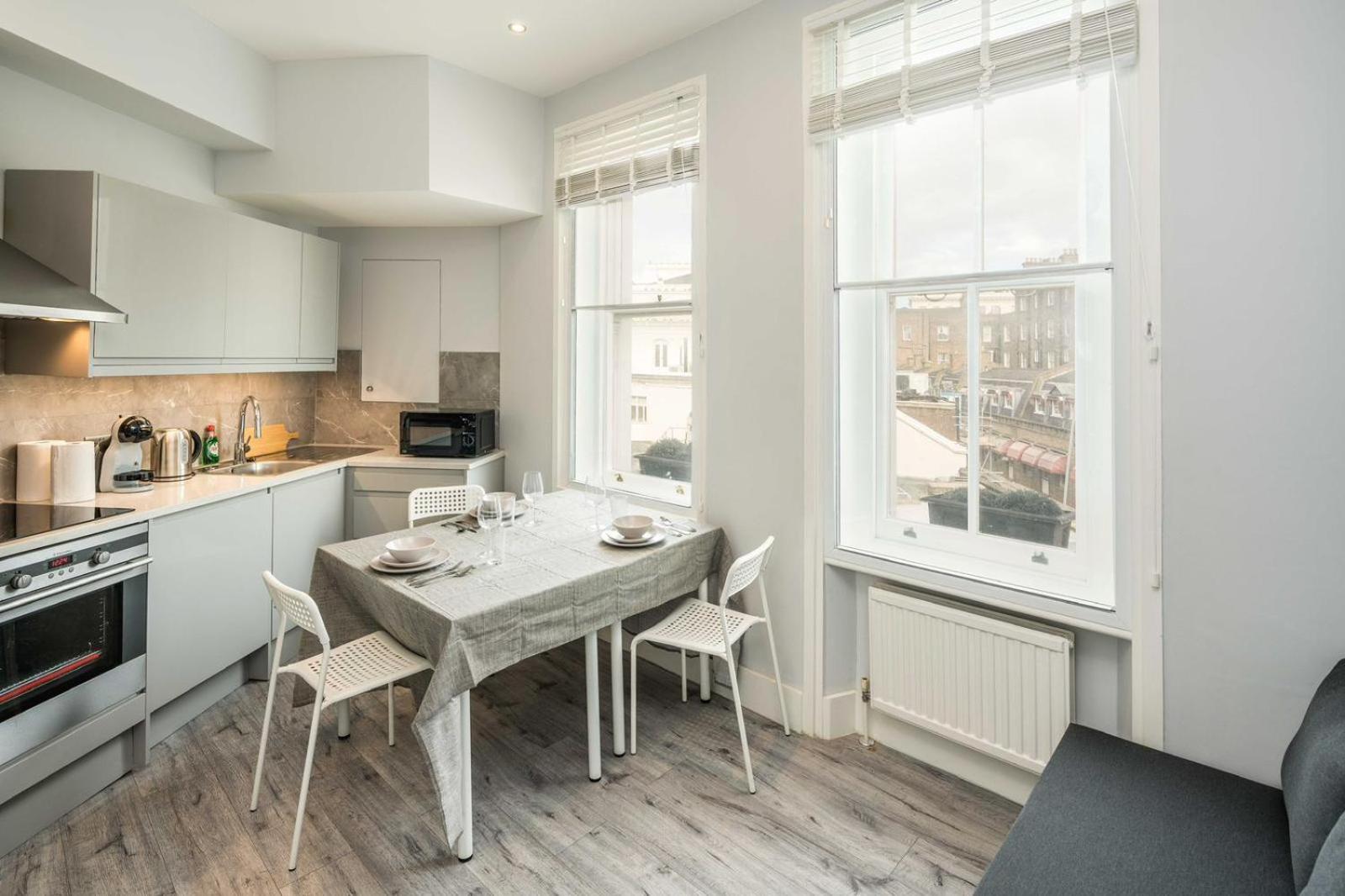 Charming 2 Bedroom, Kensington, Chelsea, Harrods *