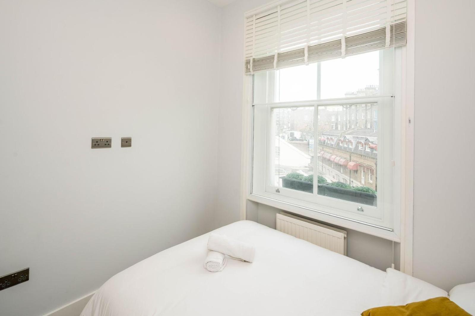 Charming 2 Bedroom, Kensington, Chelsea, Harrods Londra