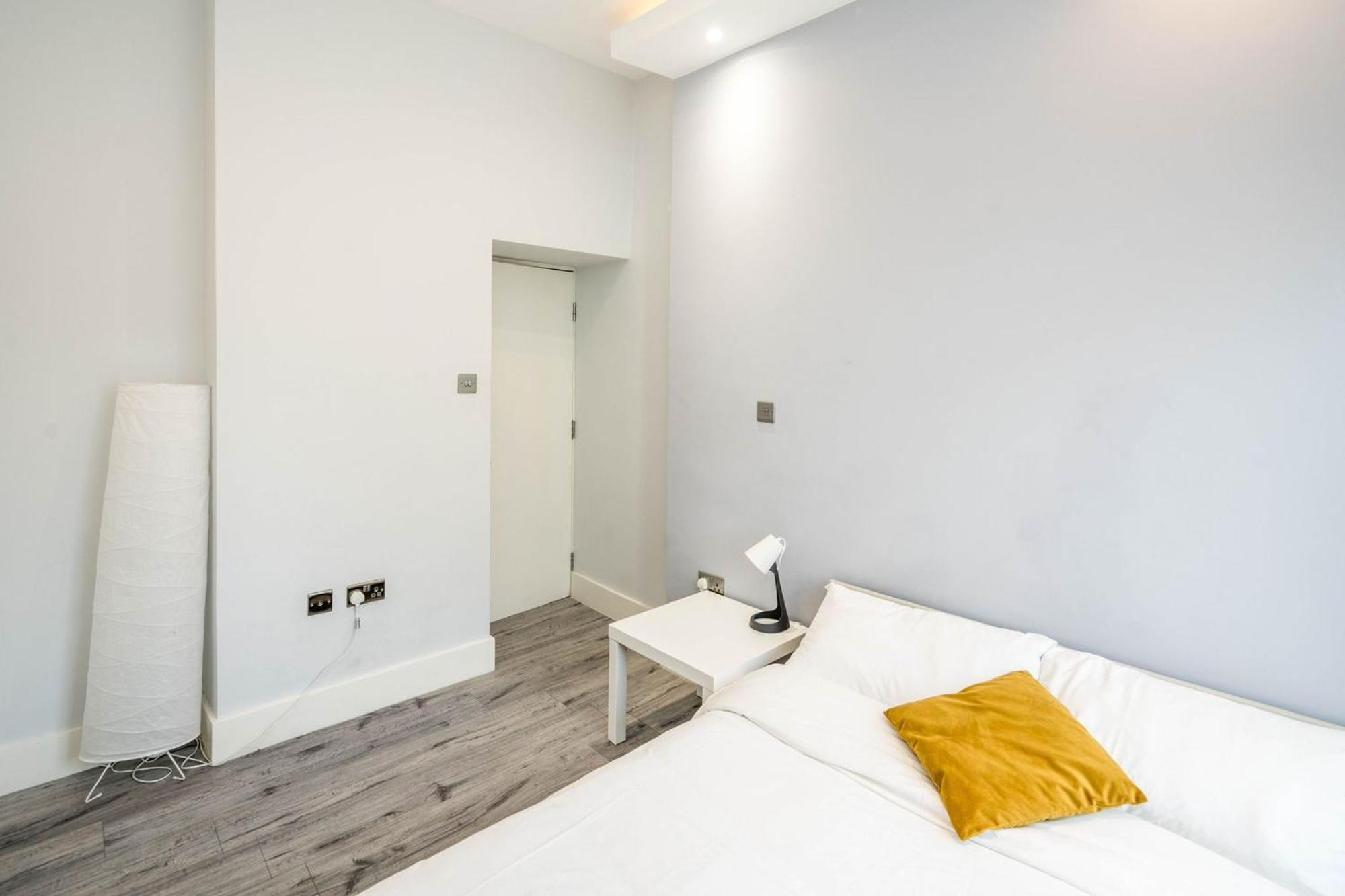 Charming 2 Bedroom, Kensington, Chelsea, Harrods * Londra