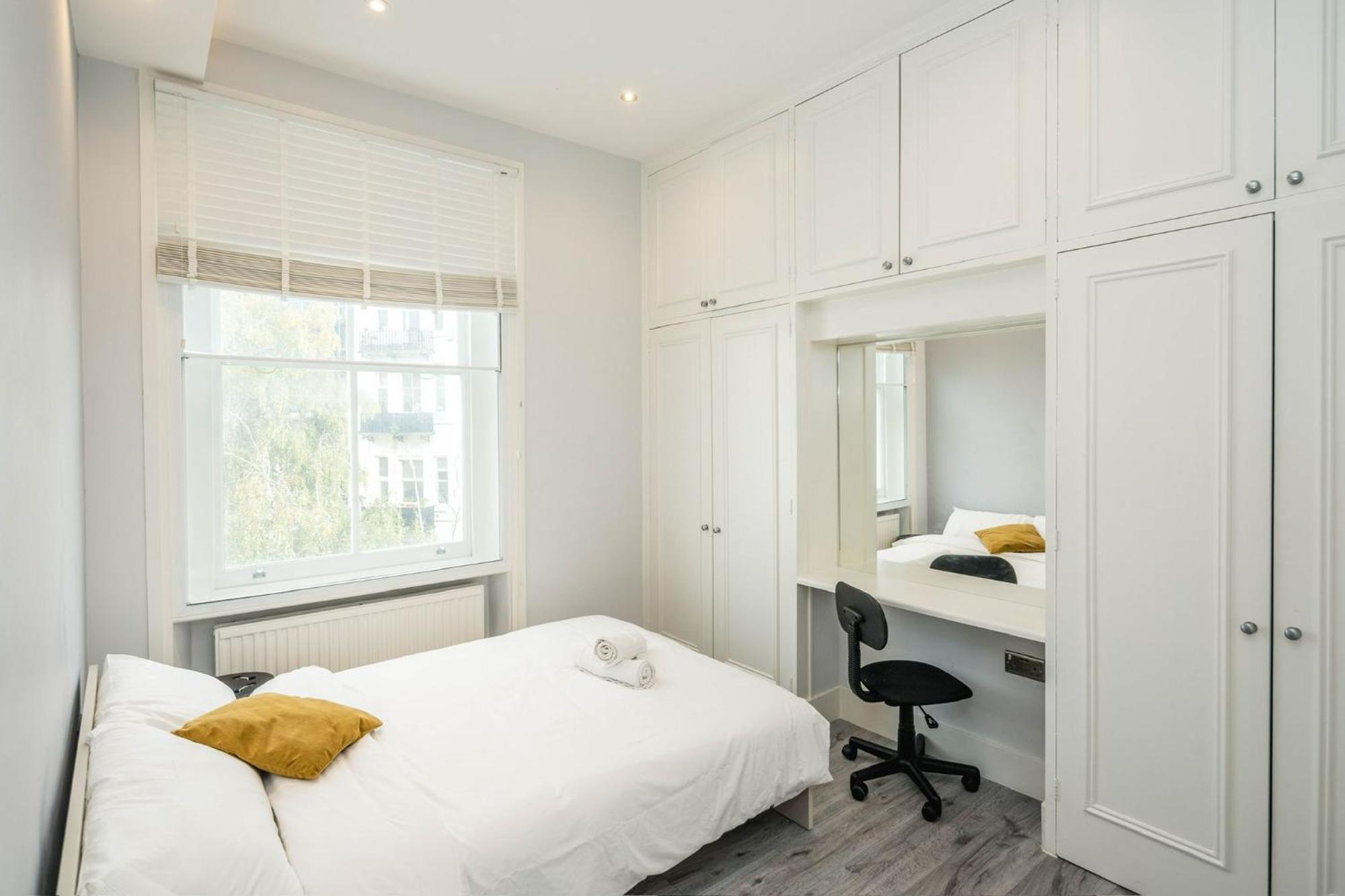 Charming 2 Bedroom, Kensington, Chelsea, Harrods * Londra
