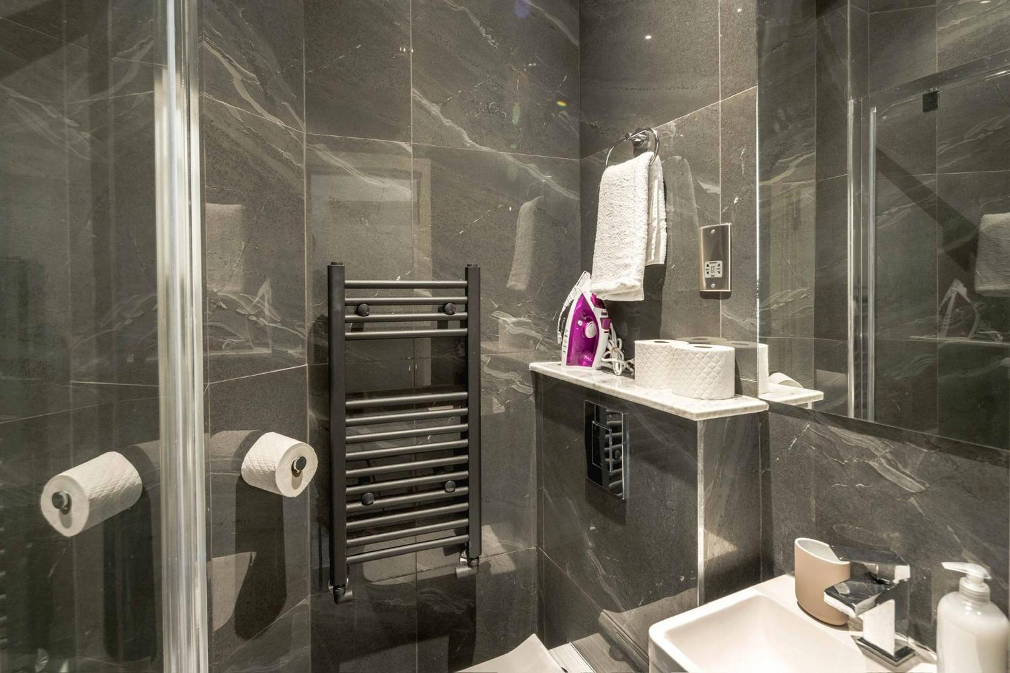 Charming 2 Bedroom, Kensington, Chelsea, Harrods *